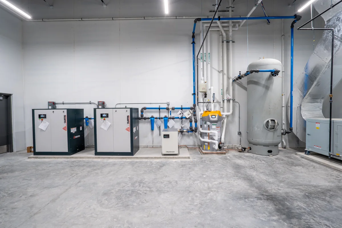 Compressed-air equipment, treatment components, and storage tank.